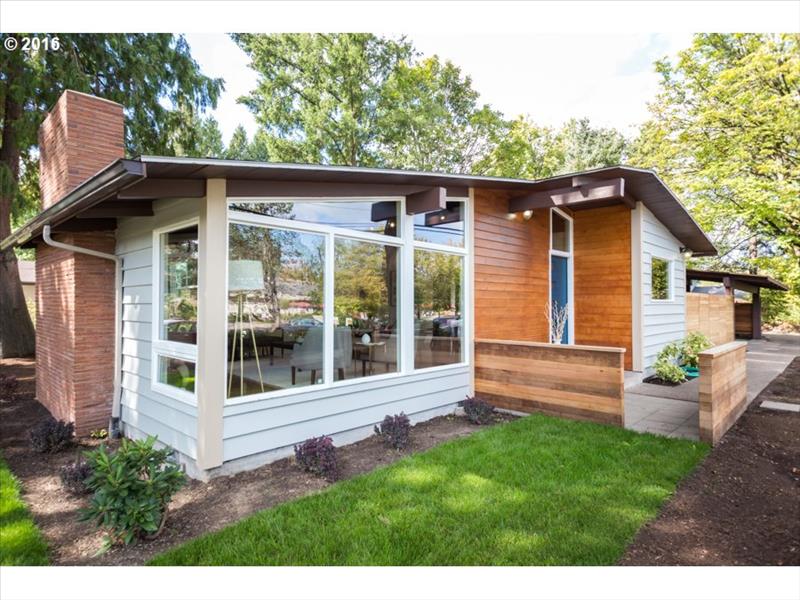 Roundup of Modern & Mid-Century Homes For Sale Around the US