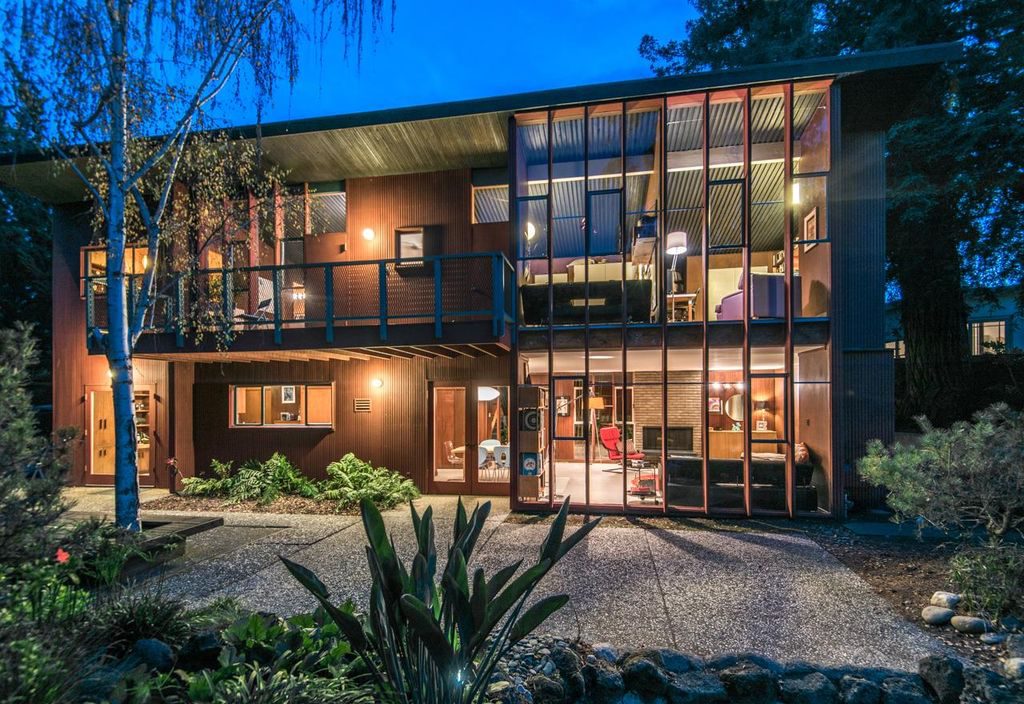 November 2016 Roundup of Modern & Mid-Century Homes For Sale Around the US