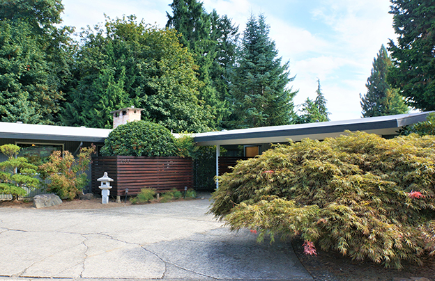 Evoking Warm Modernism in the Home of Architect Tessa Smith, Part I