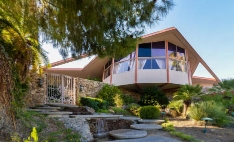 Elvis and Priscilla Presley Honeymoon Home | Photo courtesy of CURBED and Scott Histed