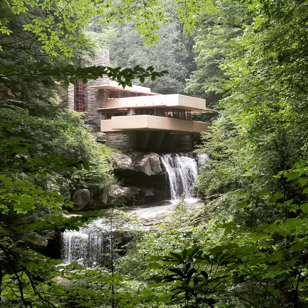 What are the Key Design Features in Frank Lloyd Wright Homes?