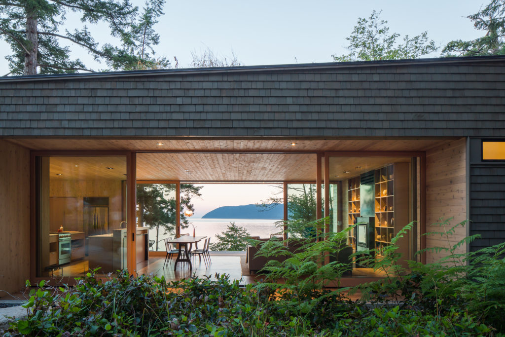 Lone Madrone residence by Heliotrope