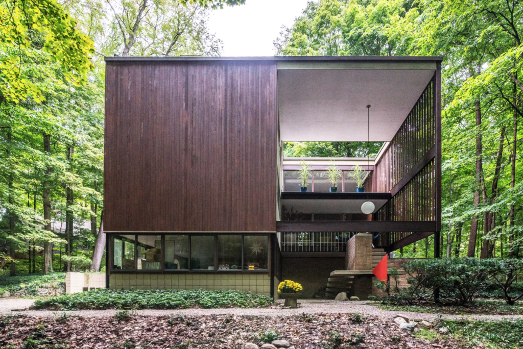 Boxy mid-century modern home